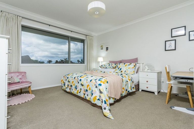 Photo of property in 1/2 Ocean View Road, Milford, Auckland, 0620