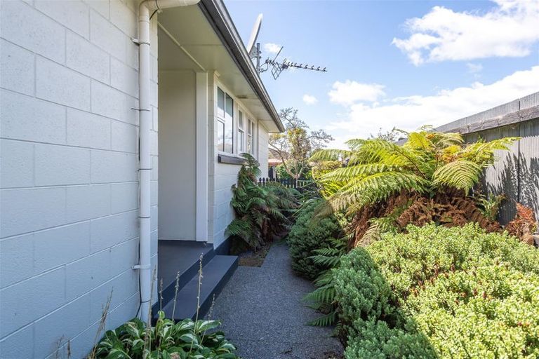 Photo of property in 24 Ealing Street, Redwood, Christchurch, 8051
