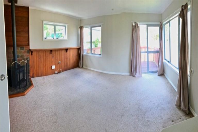Photo of property in 18 Newington Road, Henderson, Auckland, 0612