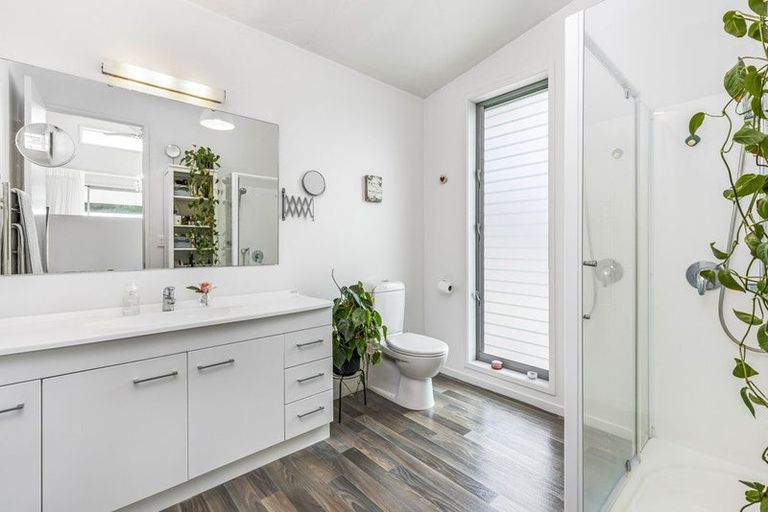 Photo of property in 3 Veronica Close, Red Beach, 0932