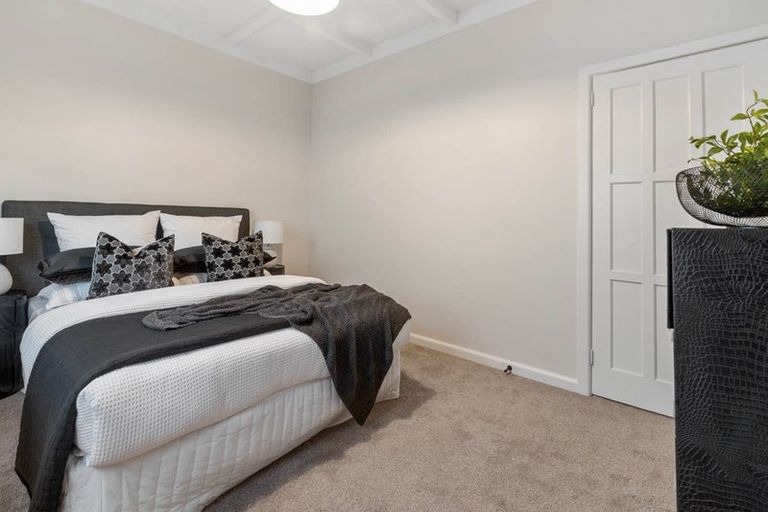 Photo of property in 60 Lake Road, Narrow Neck, Auckland, 0624