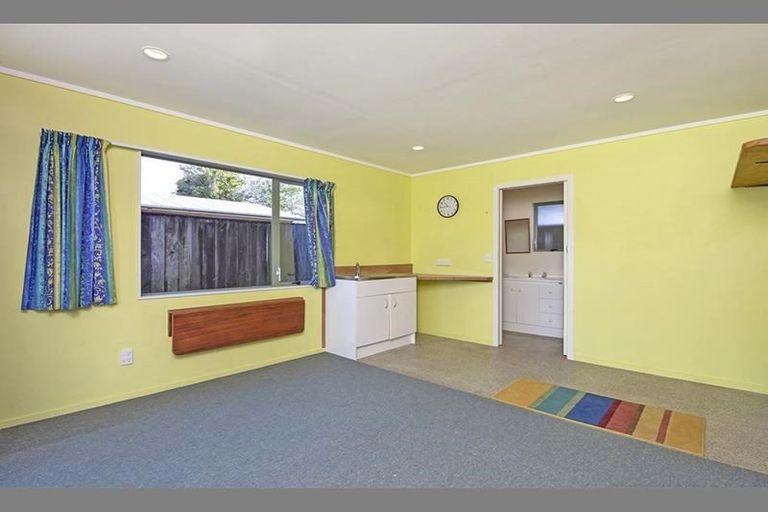Photo of property in 85 Gloria Avenue, Te Atatu Peninsula, Auckland, 0610