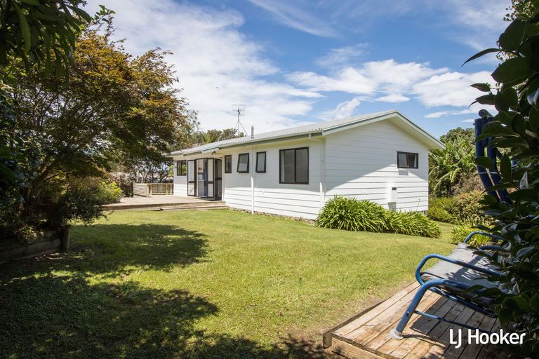 Photo of property in 136 Athenree Road, Athenree, Katikati, 3177