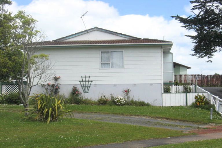 Photo of property in 1/4 Slim Place, Clendon Park, Auckland, 2103