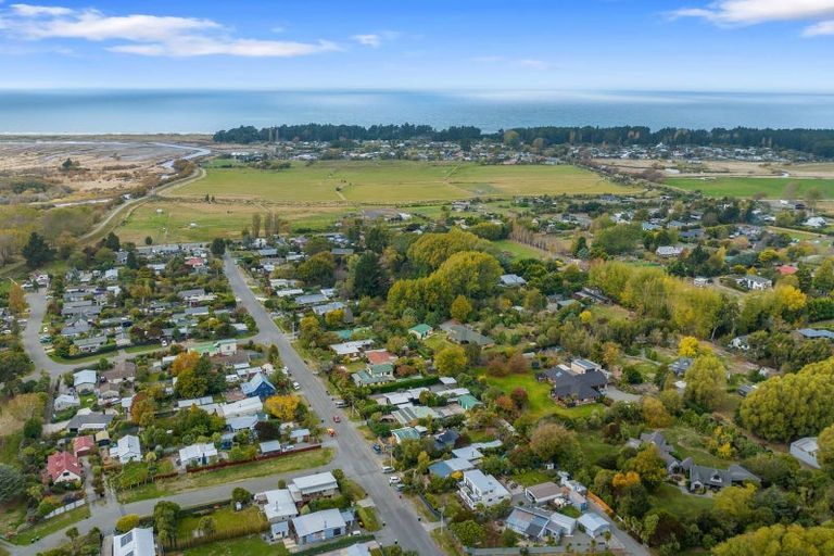 Photo of property in 37 Queens Avenue, Waikuku Beach, 7402