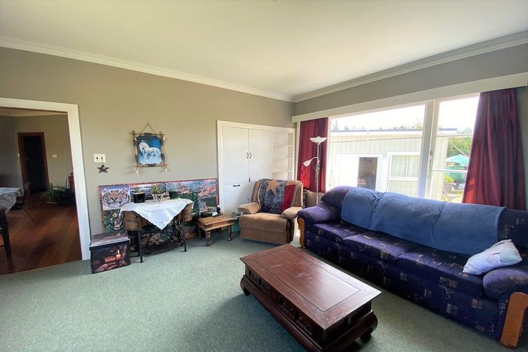 Photo of property in 1 Henderson Street, Dannevirke, 4930