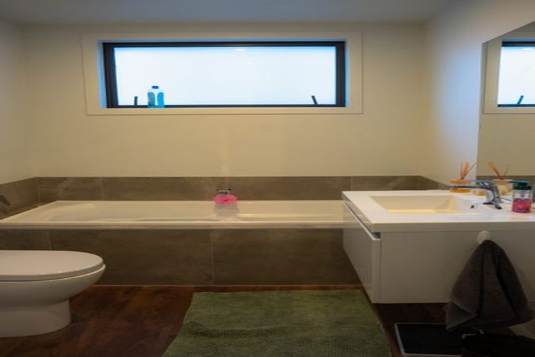 Photo of property in 16 Lochy Road, Fernhill, Queenstown, 9300