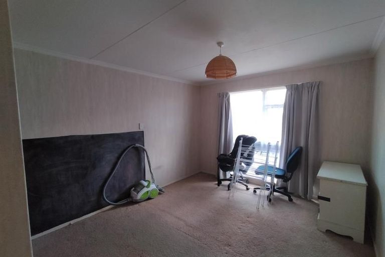 Photo of property in 8 Egmont Place, Westbrook, Palmerston North, 4412