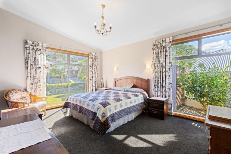 Photo of property in 26 Gravesend Place, Picton, 7220