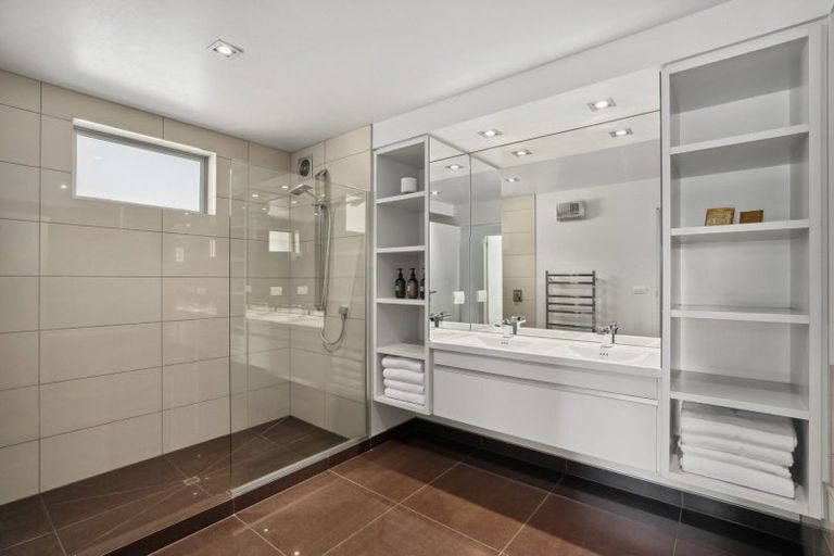 Photo of property in 10 Tapley Paddock, Wanaka, 9305