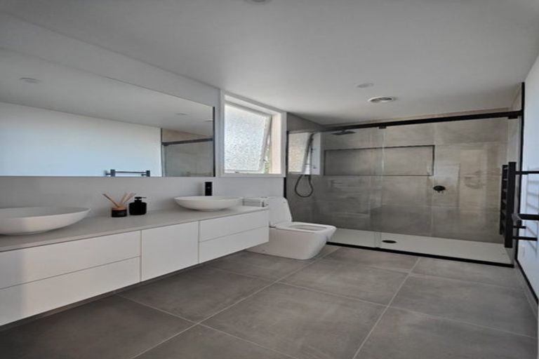 Photo of property in 63 Mana View Road, Paremata, Porirua, 5026