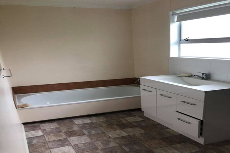 Photo of property in 112 Lethbridge Street, Feilding, 4702