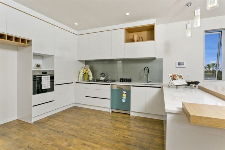 Photo of property in 356b East Coast Road, Sunnynook, Auckland, 0630