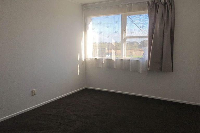 Photo of property in 169 Hobsonville Road, West Harbour, Auckland, 0618