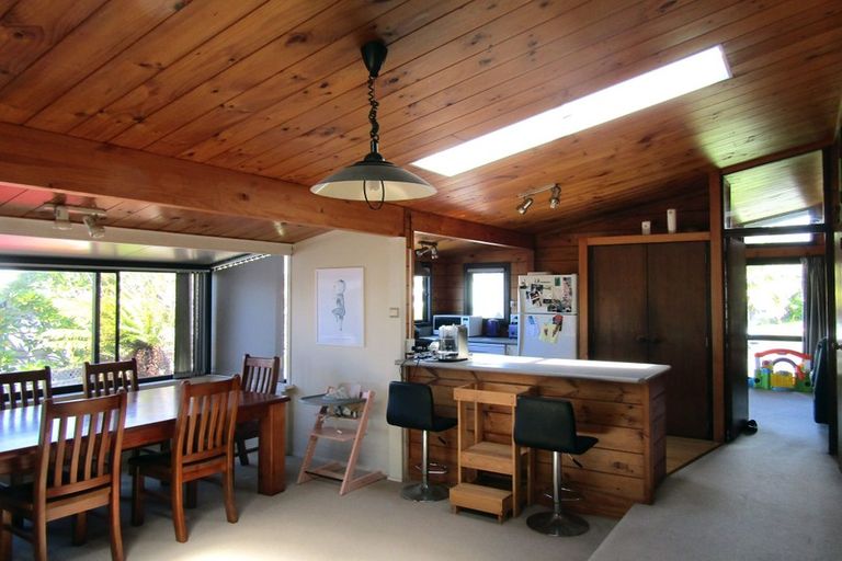 Photo of property in 22 Marina View Drive, West Harbour, Auckland, 0618