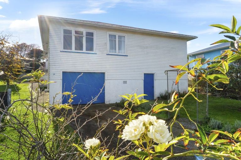 Photo of property in 6 Hughson Street, Waitara, 4320
