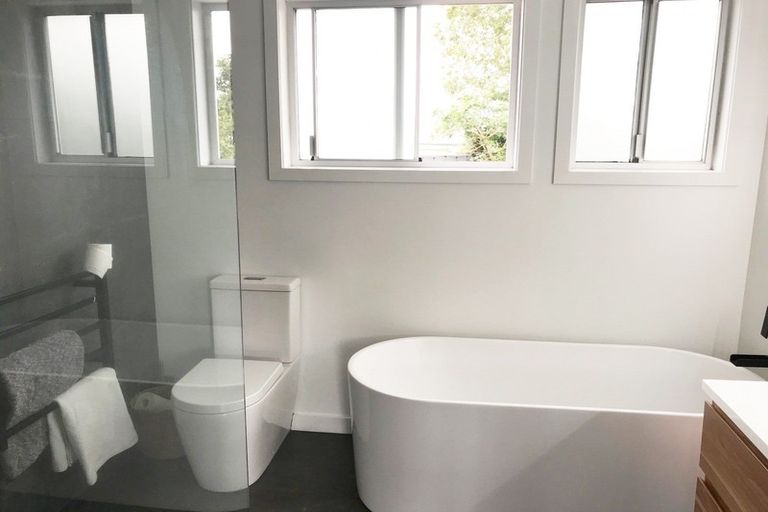 Photo of property in 11 Lindis Place, Mangere Bridge, Auckland, 2022