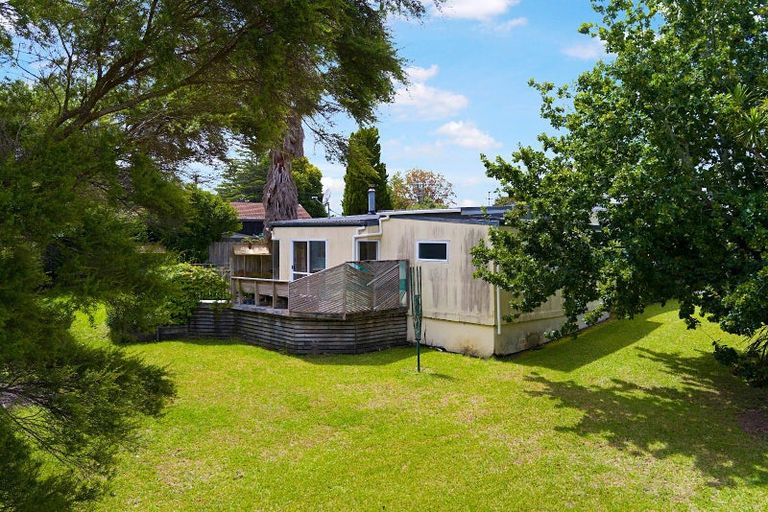 Photo of property in 28 Ferry Parade, Herald Island, Auckland, 0618