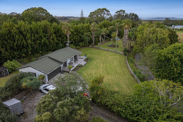Photo of property in 786 South Head Road, South Head, Helensville, 0874