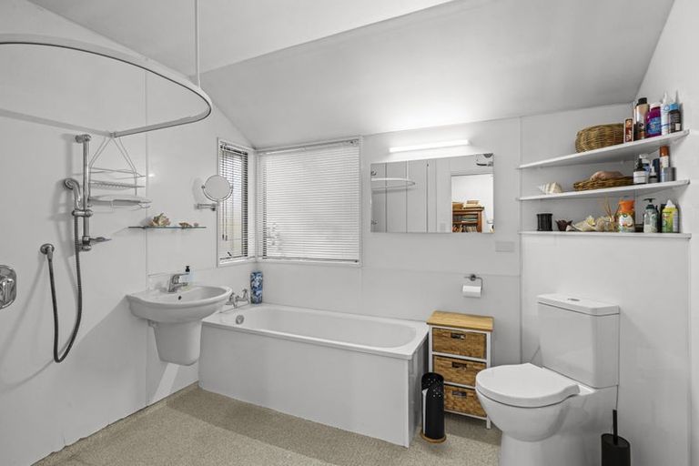 Photo of property in 6b Saint Leonards Square, Sumner, Christchurch, 8081