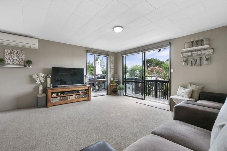 Photo of property in 1/26 Kamara Road, Glen Eden, Auckland, 0602
