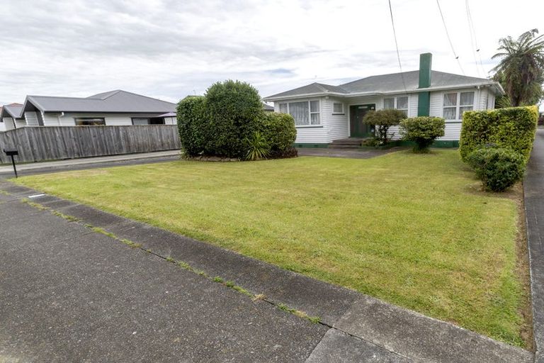 Photo of property in 115 Bartholomew Road, Levin, 5510