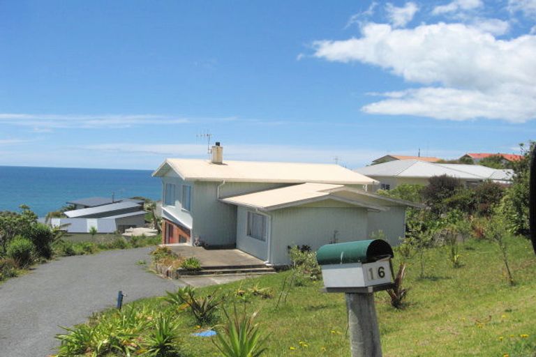 Photo of property in 16 Seaview Road, Cable Bay, 0420
