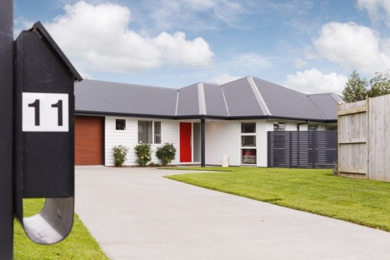 Photo of property in 11 Saint Heliers Grove, Fitzherbert, Palmerston North, 4410