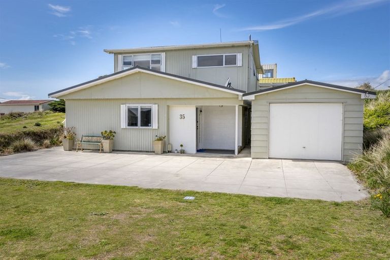 Photo of property in 35 Marine Parade South, Foxton Beach, Foxton, 4815