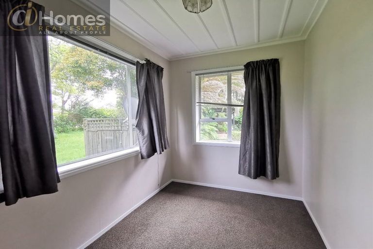 Photo of property in 6 Moontide Road, Kumeu, 0892