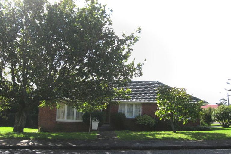 Photo of property in 7 Vodanovich Road, Te Atatu South, Auckland, 0610