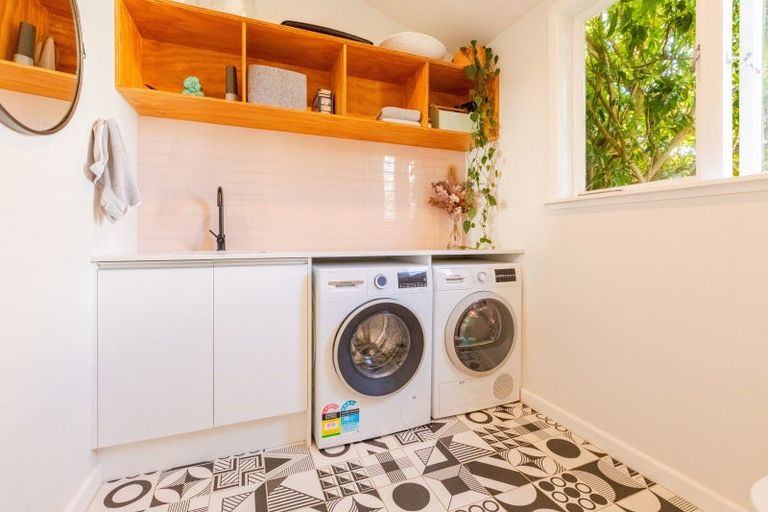 Photo of property in 100 Vigor Brown Street, Napier South, Napier, 4110