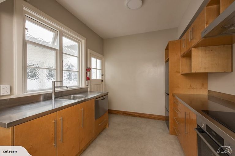 Photo of property in Ionian Flats, 123-125 Brougham Street, Mount Victoria, Wellington, 6011