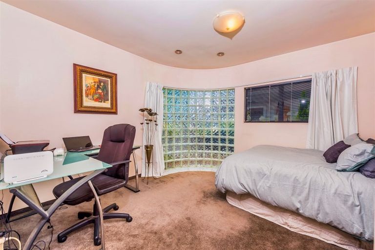 Photo of property in 2/38 Luckens Road, West Harbour, Auckland, 0618