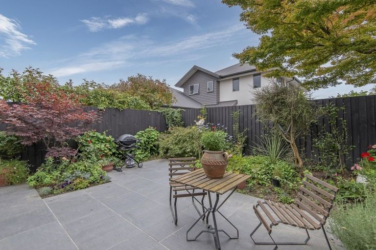Photo of property in 87 Holly Road, St Albans, Christchurch, 8014