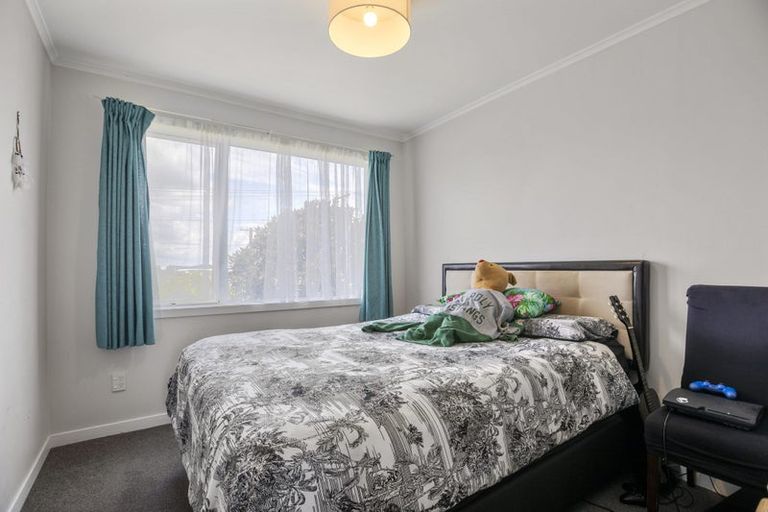 Photo of property in 18 Farnborough Crescent, Mangere, Auckland, 2022