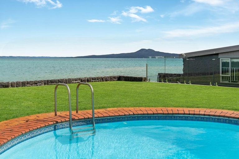 Photo of property in 6 Musick Point Road, Bucklands Beach, Auckland, 2012