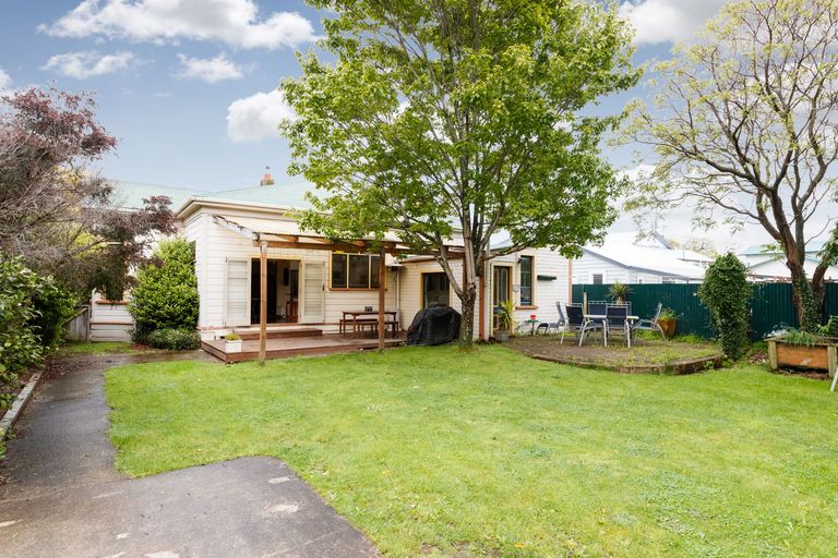Photo of property in 35 Fitzroy Street, Terrace End, Palmerston North, 4410