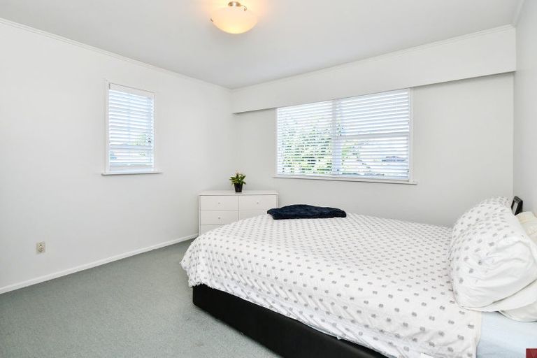 Photo of property in 5 Grimshaw Place, Henderson, Auckland, 0612