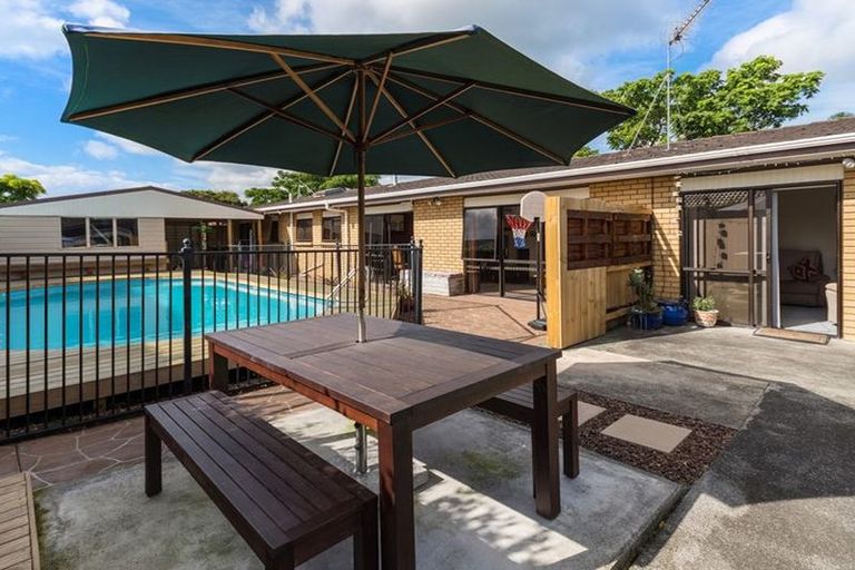 Photo of property in 180 Walter Strevens Drive, Conifer Grove, Takanini, 2112