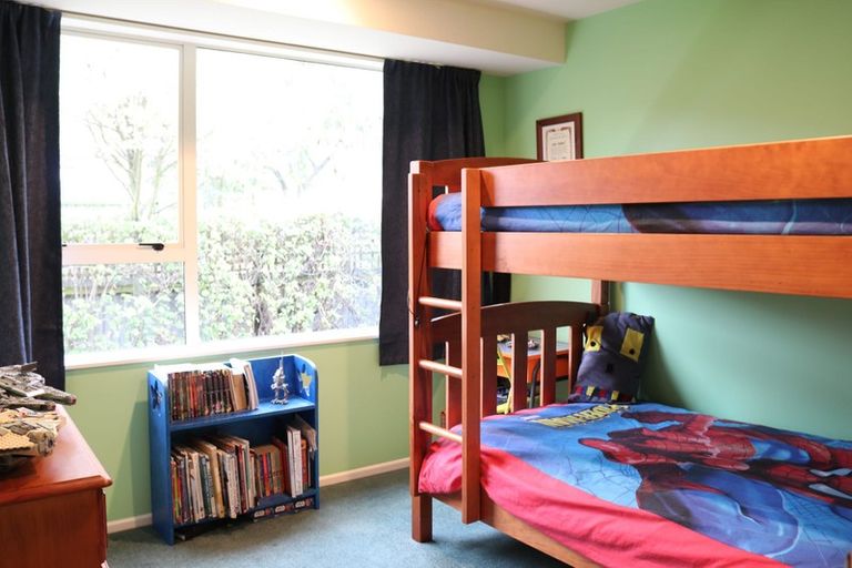 Photo of property in 8 Wendy Place, Heathcote Valley, Christchurch, 8022