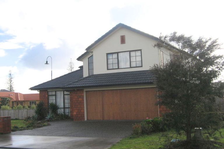 Photo of property in 2 Glanmire Place, Flat Bush, Auckland, 2016
