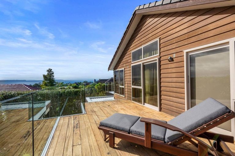 Photo of property in 2/114 Aberdeen Road, Campbells Bay, Auckland, 0620