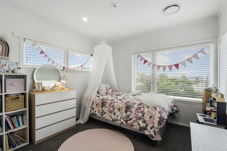 Photo of property in 2/232 East Coast Road, Forrest Hill, Auckland, 0620