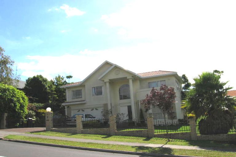 Photo of property in 31 Goldfinch Rise, Unsworth Heights, Auckland, 0632