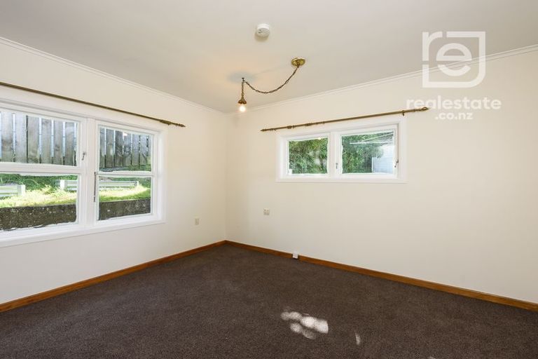 Photo of property in 70 Northland Road, Northland, Wellington, 6012