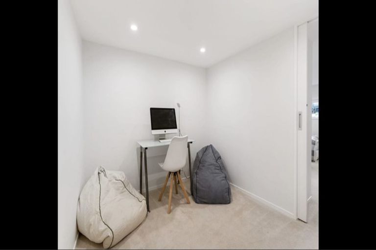 Photo of property in 10 Palmyra Way, Half Moon Bay, Auckland, 2012