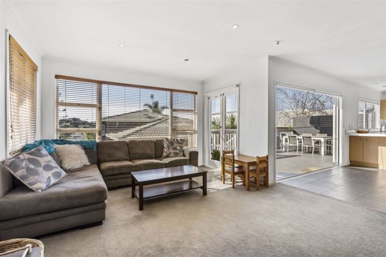 Photo of property in 2/28 Bay Street, Red Beach, 0932