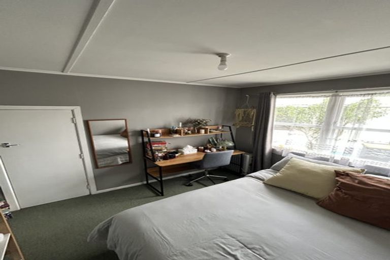 Photo of property in 13 Barclay Street, Newlands, Wellington, 6037