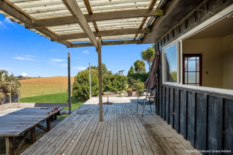 Photo of property in 2856 South Head Road, South Head, Helensville, 0874